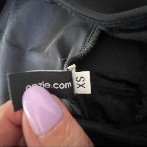 Black Leggings with Pink Feather Design - Picture 6 of 6